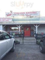 Tony's Italian Eatery outside