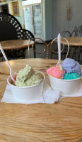 Hub Ice Cream Parlor food