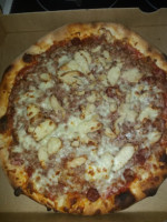 La Pizza De La Nonna food