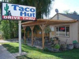 Taco Hut outside