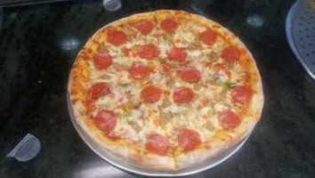 Villa Pizza food