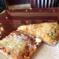 Montes Pizzeria food