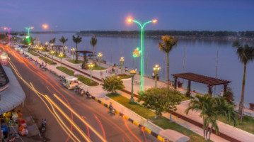 Mekong Crossing Guesthouse And Restaurants outside