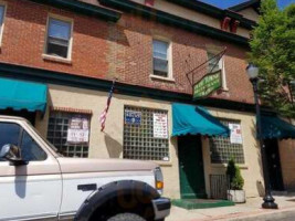 The Olde Towne Tavern outside