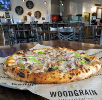 Woodgrain Pizzeria food