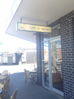 Cafe on Warren inside