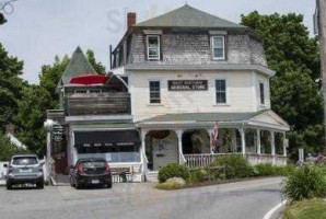 The East Boothbay General Store outside