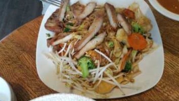 Nisa's Thai Kitchen food