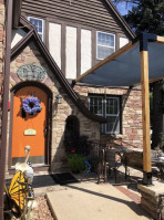 Stone Oak Coffee Haus outside