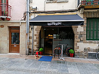 Pizzeria Mollarri outside