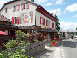Auberge Le Cerf outside