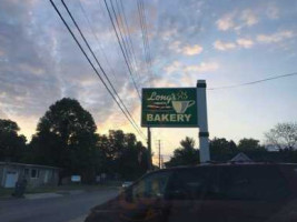 Long's Bakery food