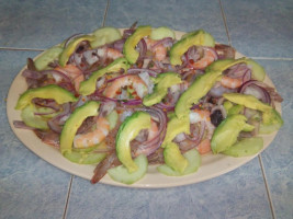 Mariscos Mar Y Tierra food