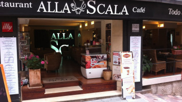 Alla Scala outside