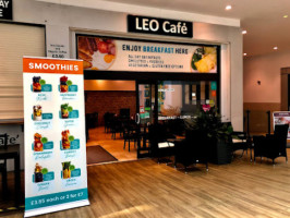 Leo Cafe inside