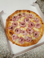 Basilico Pizza food