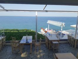 Ψαροταβέρνα Εστιατόριο Γλάρος Seafood Glaros inside