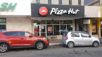 Pizza Hut New Kingston outside