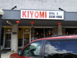 Kiyomi Sushi Steakhouse outside
