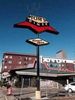 Tom's Diner outside