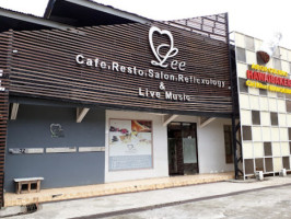 Lee Cafe outside