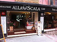 Alla Scala outside