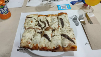 Y Pizzeria Montevideo.com food