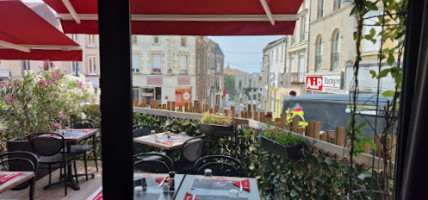 Le Bistrot Du Marche inside