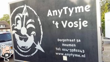 Anytyme T Vosje outside