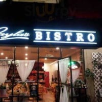Layla's Bistro outside