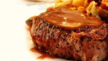 Willies Steak House food