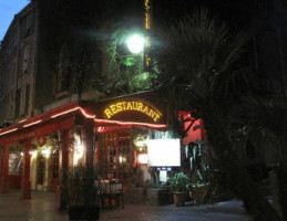 La Taverne Royale outside