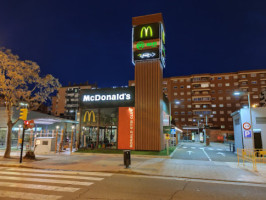 Mcdonald's Almozara inside