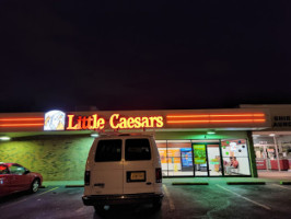 Little Caesars Pizza outside