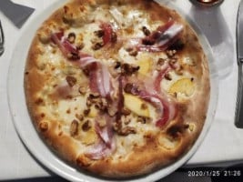 Costanzo Massimo Pizzeria food