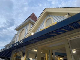 Park St Ice Cream Shoppe outside