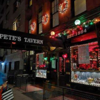 Pete's Tavern outside