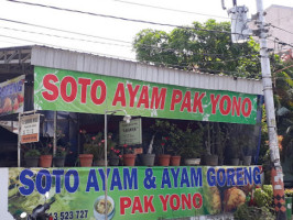 Soto Ayam Dan Ayam Goreng Pak Yono outside