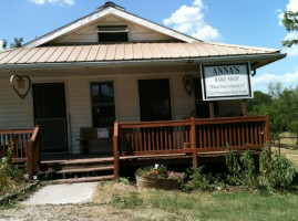 Anna's Bake Shop outside