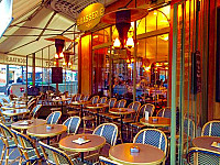 Cafe Le Pierrot inside