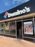 Domino's Pizza Young outside