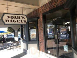 Noah's Ny Bagels inside