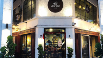 Vergine Cafe inside