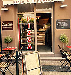 Pizza Sicilia inside