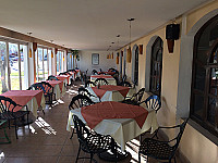 Gianninos Restaurante, Pizzeria y Bar inside