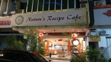 Nature's Recipe Cafe outside