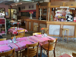 Le Café Des Amis Restaurant, Bar, Pmu food
