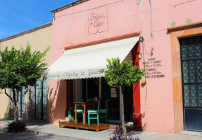 Botica Del Café outside