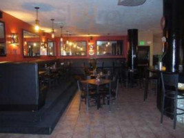 Irish Snug Restaurant And Bar inside