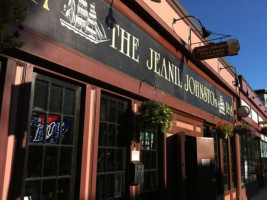 Jeanie Johnston Pub Grill outside